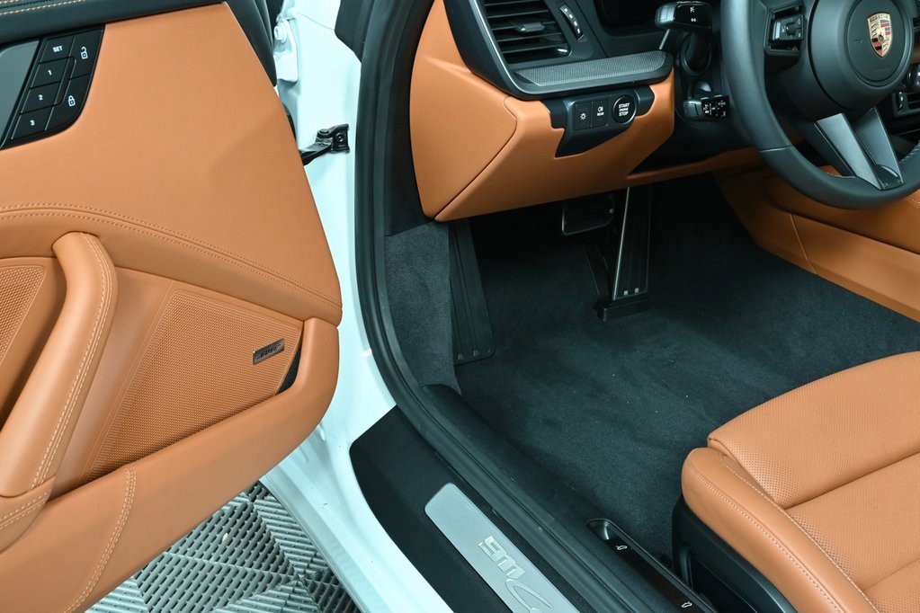 Certified 2025 Porsche 911 Carrera S image 7