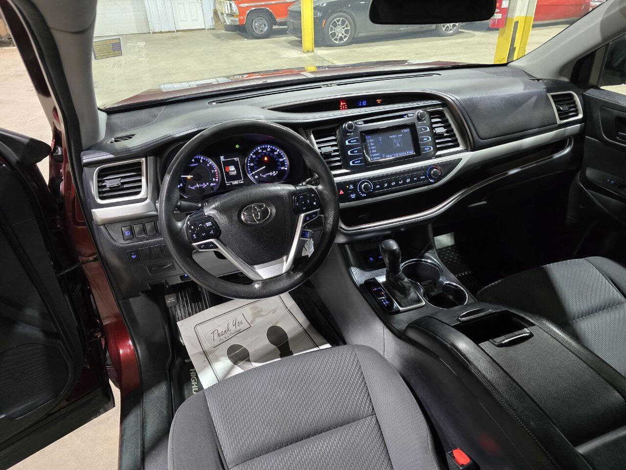 Used 2017 Toyota Highlander LE AWD/4WD image 29