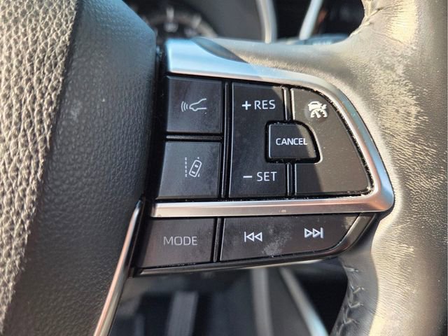 Used 2021 Toyota Highlander XLE AWD/4WD image 32