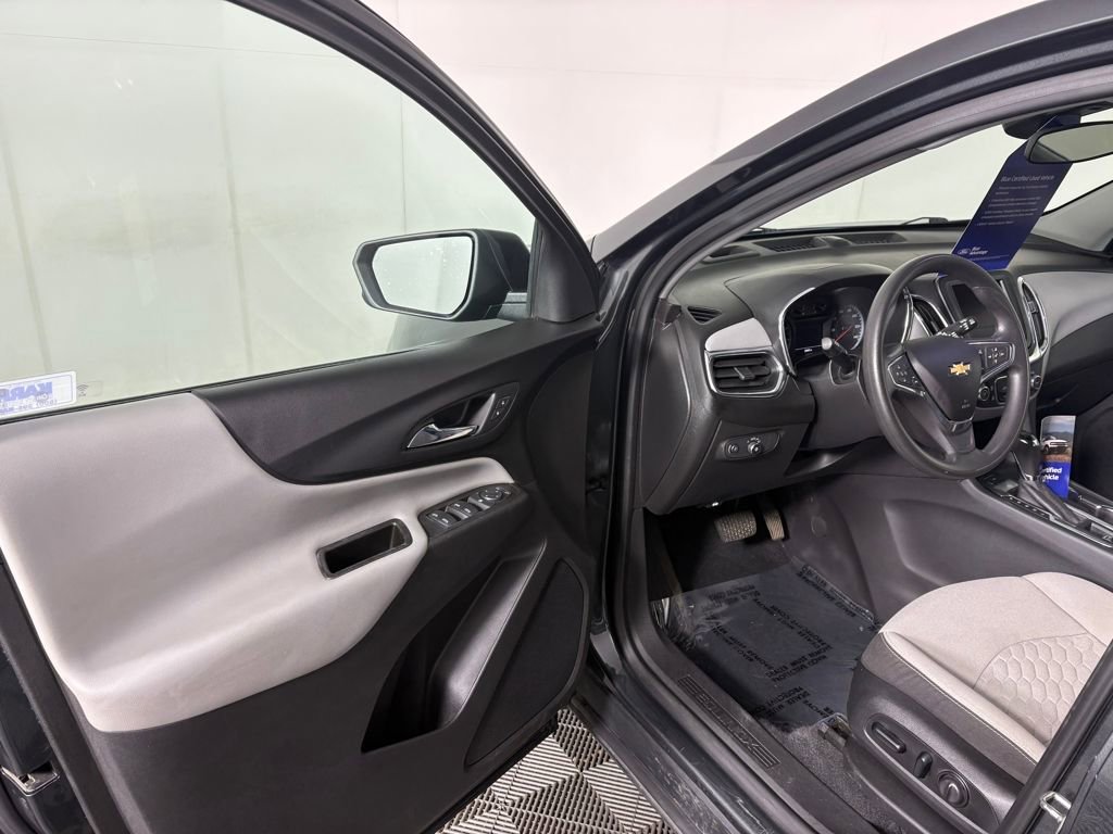 Used 2020 Chevrolet Equinox LS w/ LS Convenience Package image 12