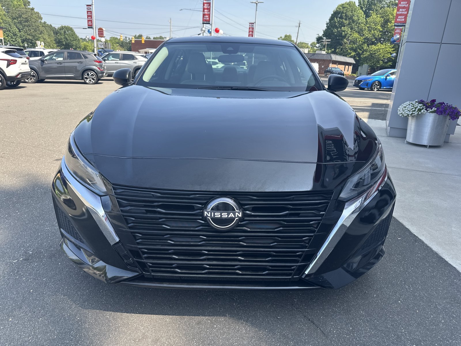 Used 2025 Nissan Altima 2.5 SV FWD image 3