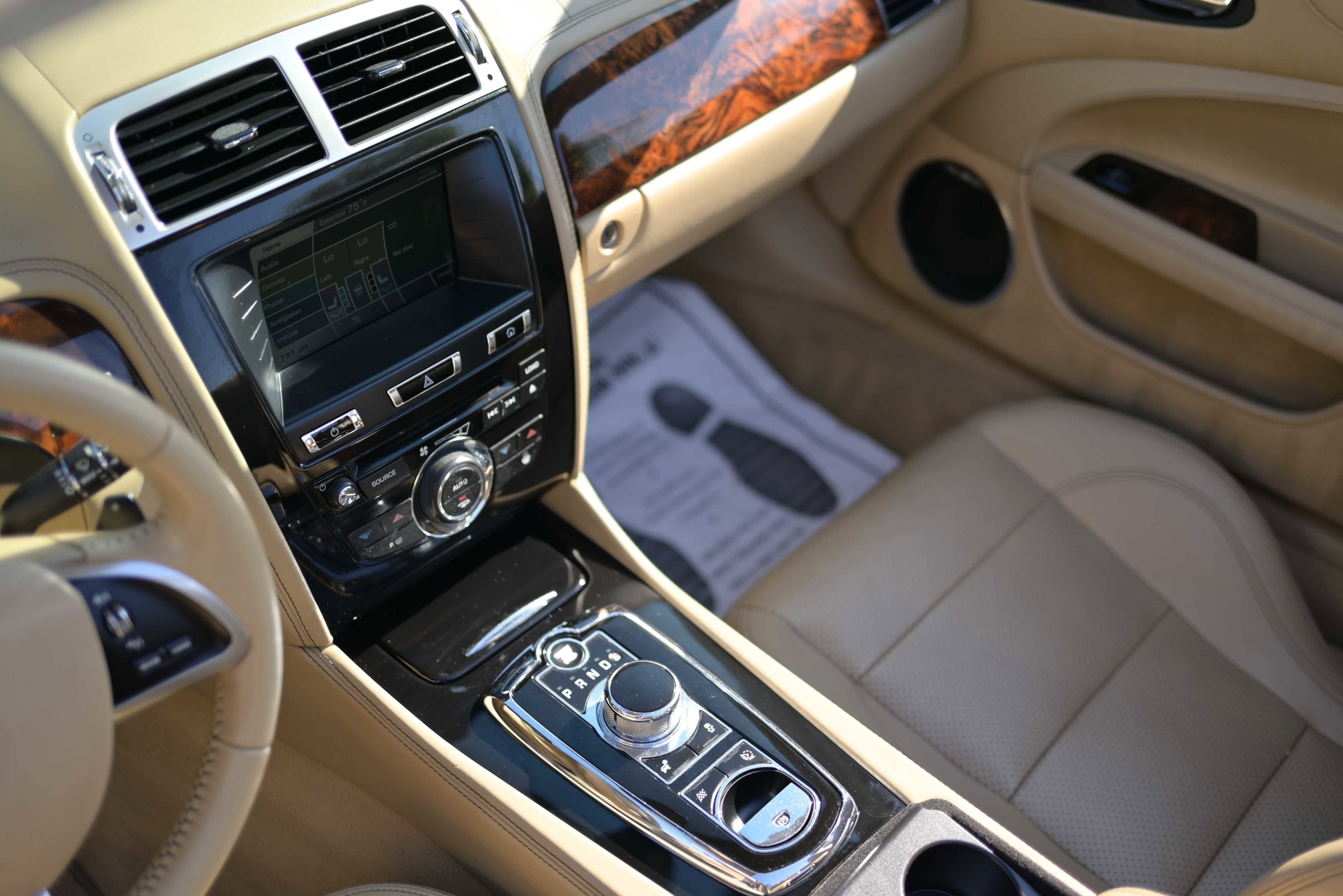 Used 2012 Jaguar XK Convertible image 13