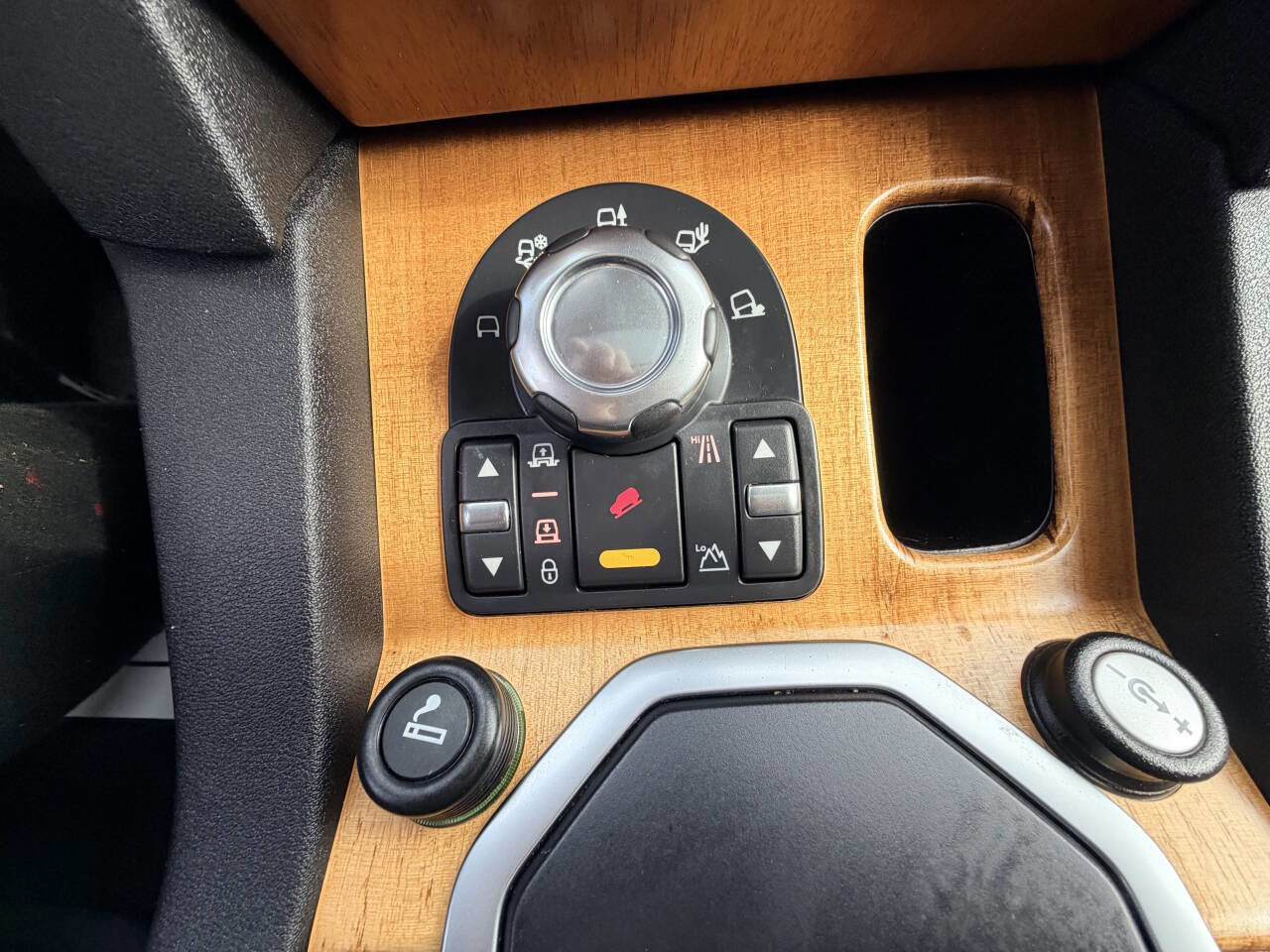 Used 2013 Land Rover LR4 HSE image 9