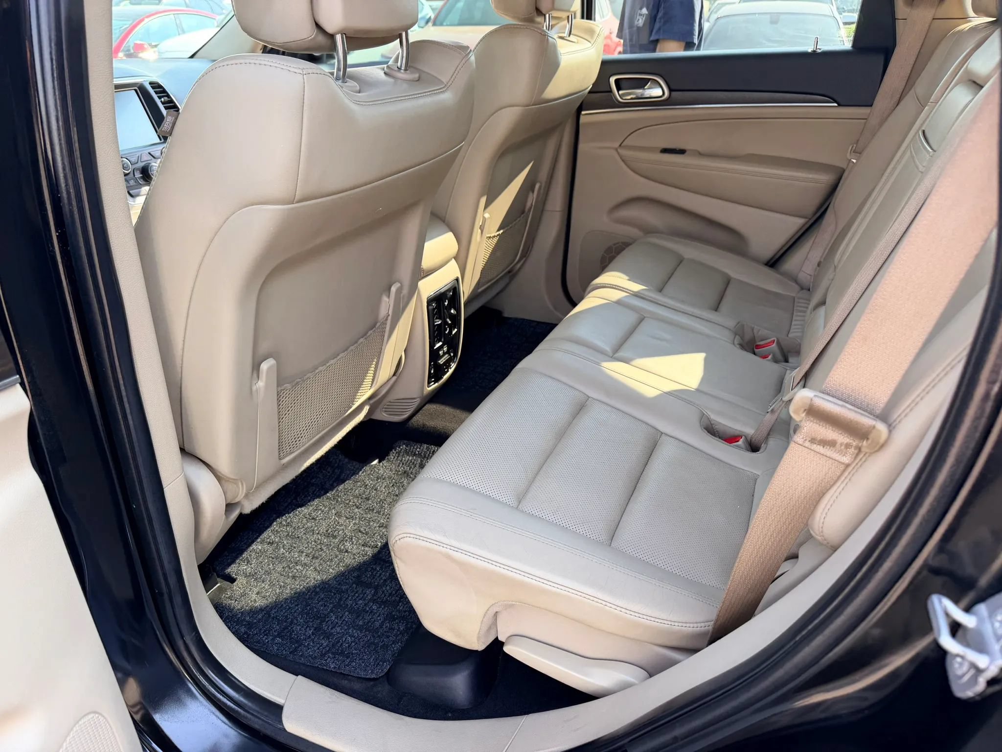 Used 2014 Jeep Grand Cherokee Limited w/ Luxury Group II AWD/4WD image 19