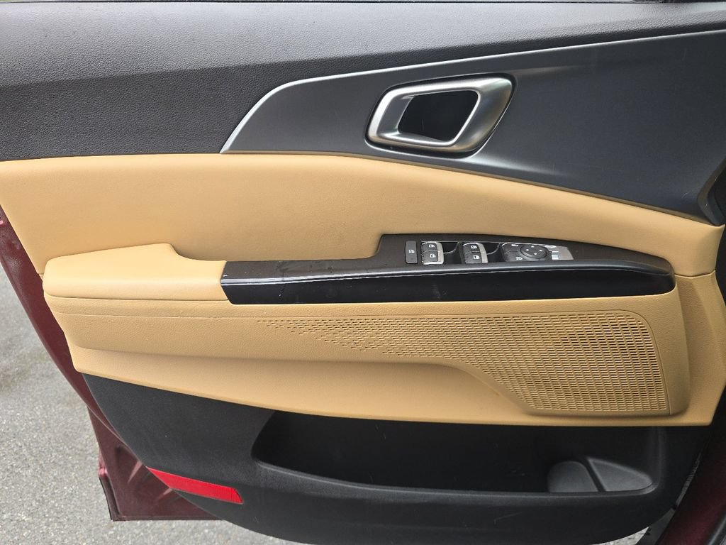 Used 2023 Kia Carnival LX FWD image 19