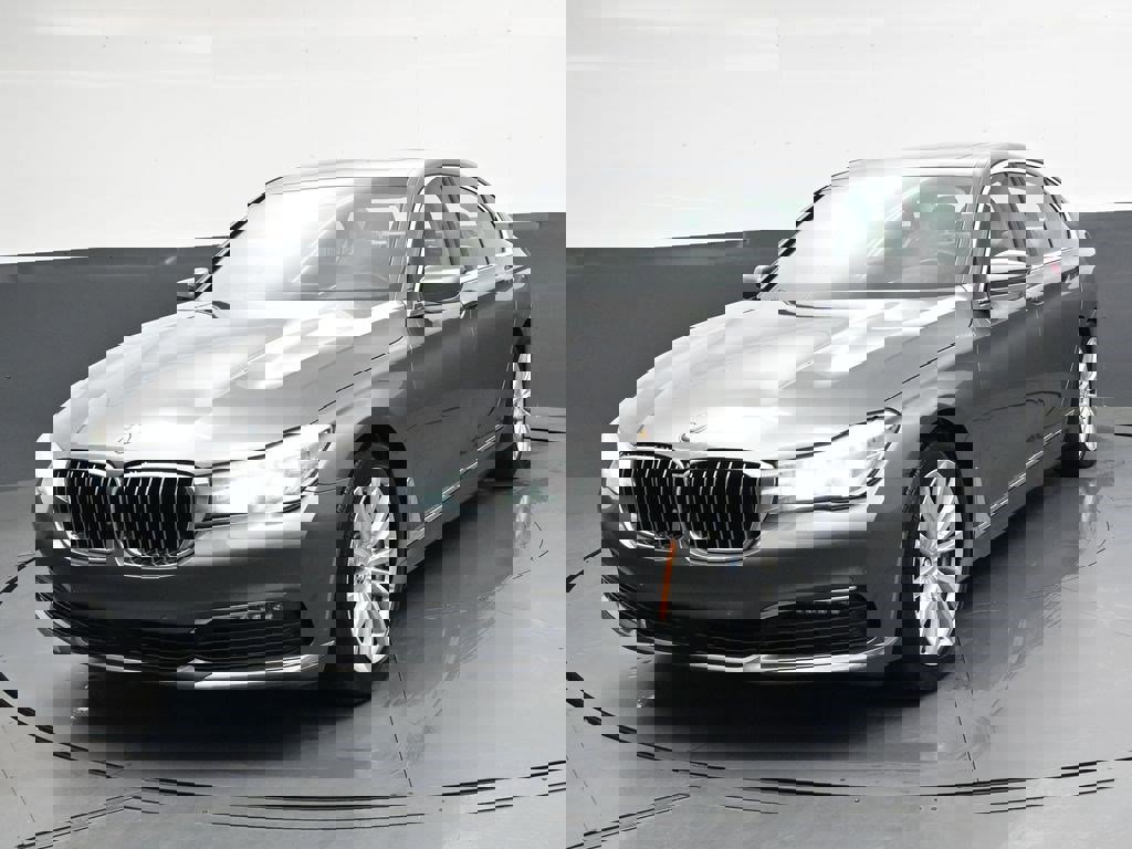 Used 2016 BMW 740i RWD image 8