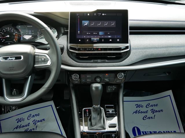 Used 2024 Jeep Compass Latitude image 10