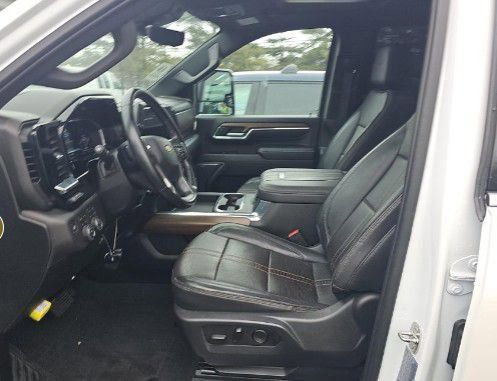 Used 2024 Chevrolet Silverado 2500 High Country w/ High Country Premium Package image 2