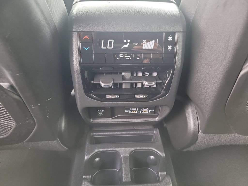 Used 2024 Jeep Grand Cherokee L Altitude AWD/4WD image 18