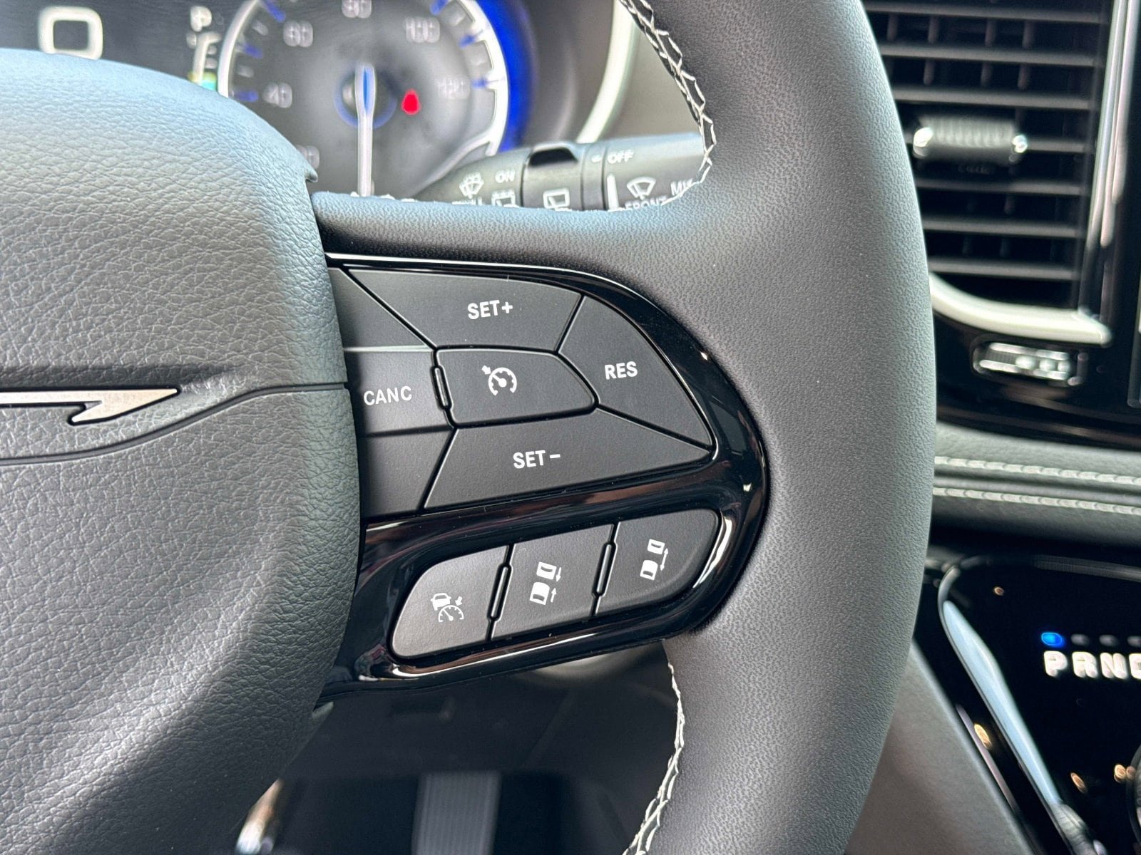 New 2027 Chrysler Pacifica Limited AWD/4WD image 29