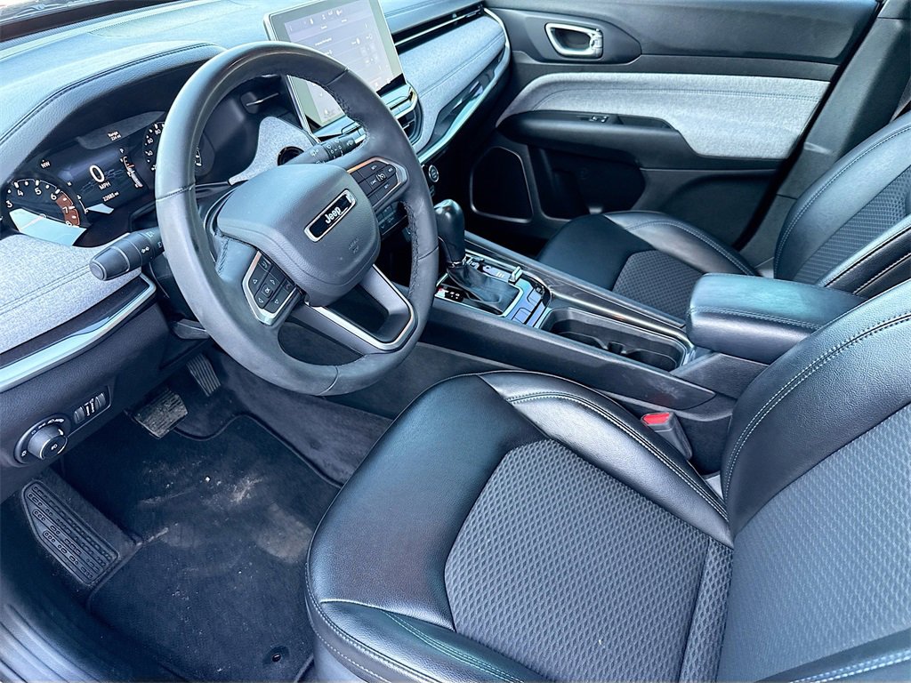 Used 2023 Jeep Compass Latitude image 25