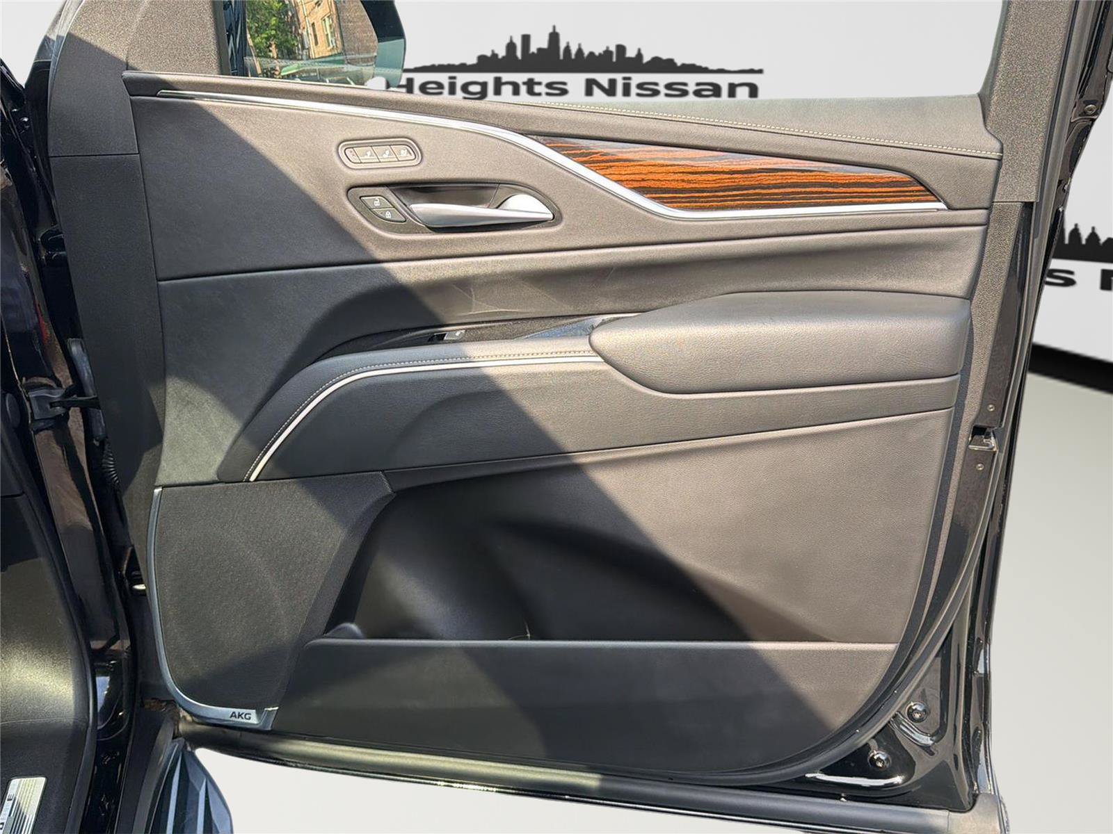 Used 2023 Cadillac Escalade ESV Premium Luxury AWD/4WD image 36