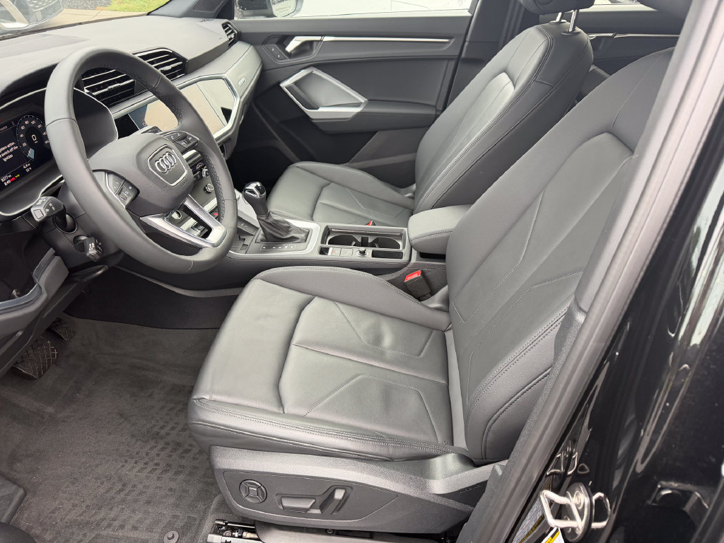 Certified 2025 Audi Q3 2.0T Premium w/ Convenience Package AWD/4WD image 3