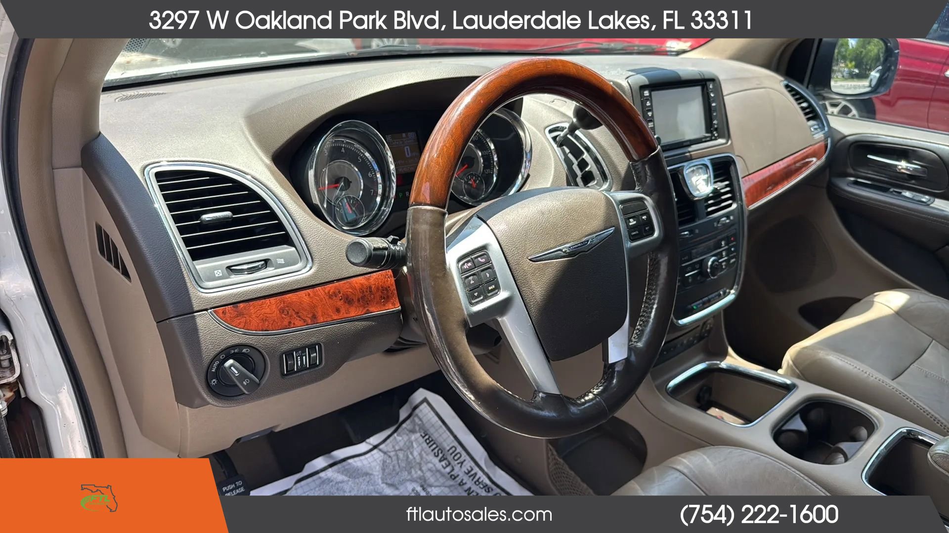 Used 2012 Chrysler Town & Country Limited w/ Luxury Group FWD image 55