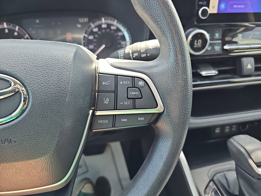 Used 2023 Toyota Highlander L image 22