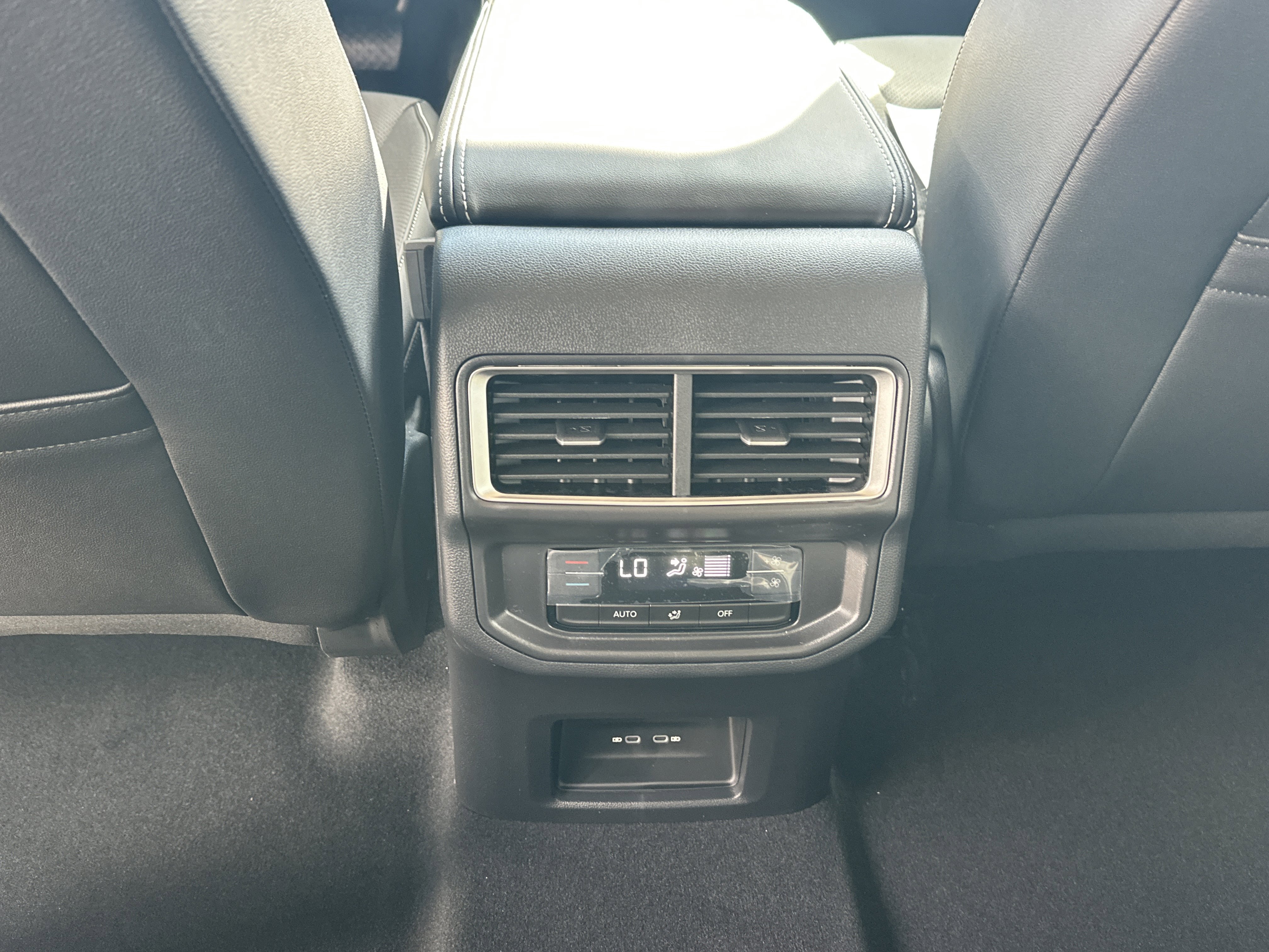 New 2026 Volkswagen Atlas SE image 13