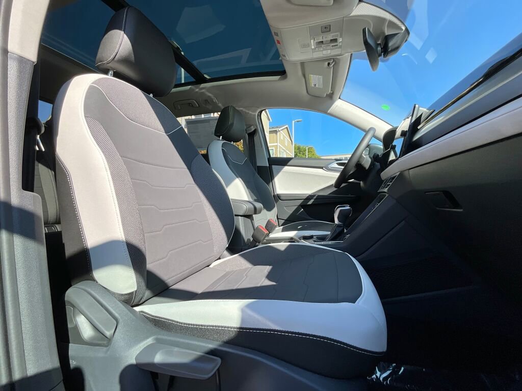New 2025 Volkswagen Taos SE image 11