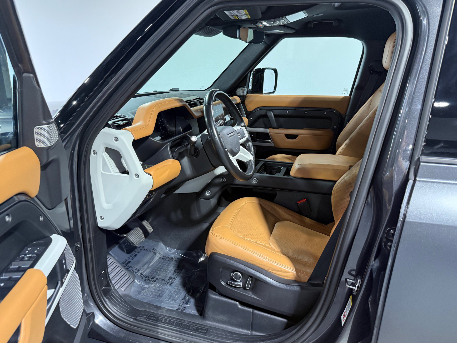 Used 2023 Land Rover Defender 130 SE AWD/4WD image 19