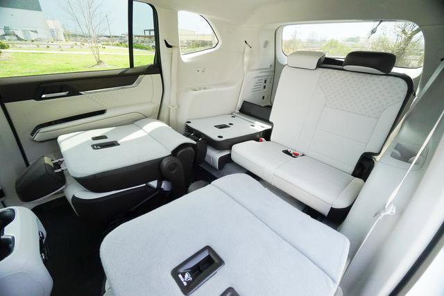 Used 2025 GMC Acadia Denali w/ LPO, Floor Liner Package image 30