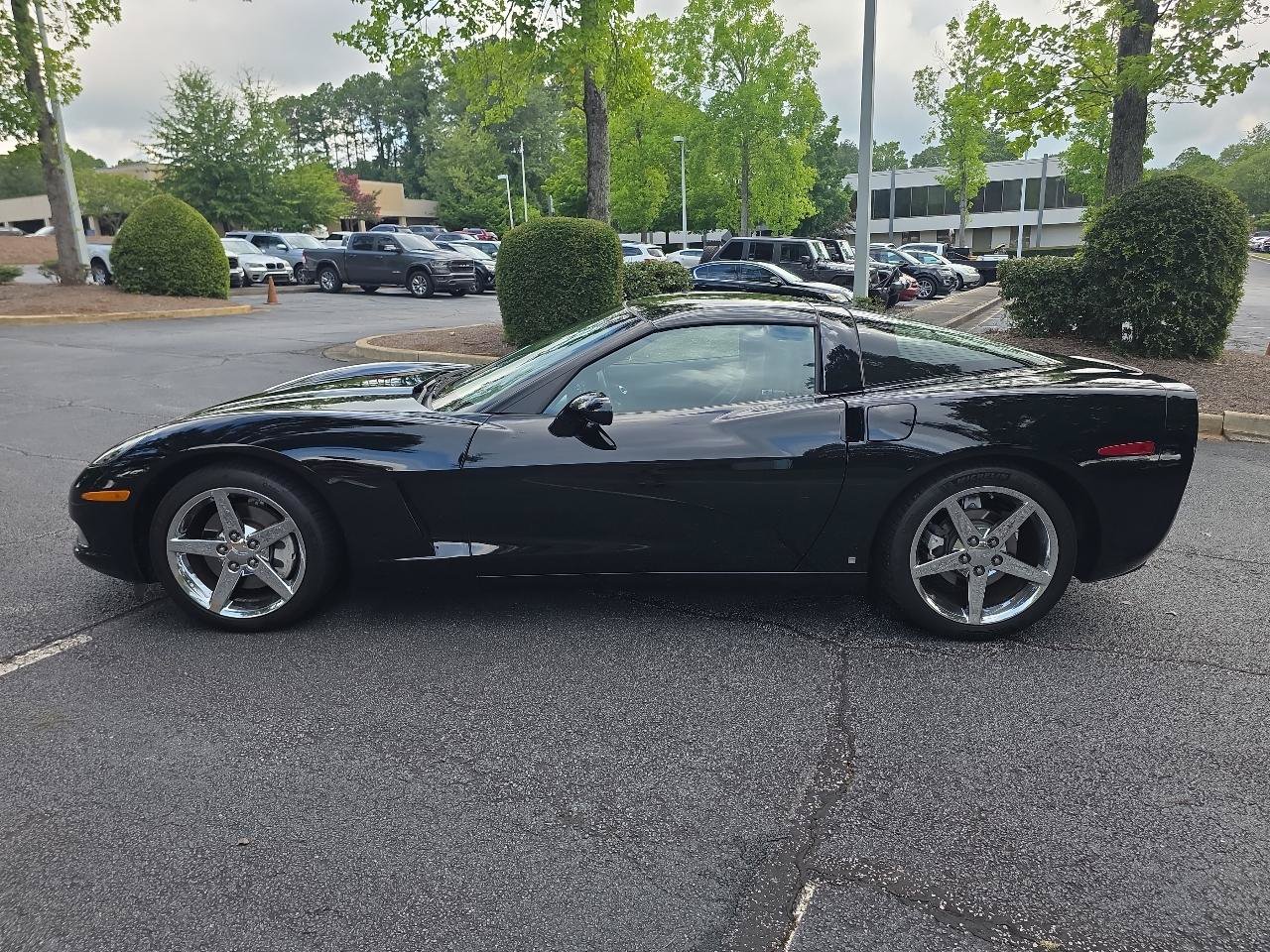 Used 2006 Chevrolet Corvette Coupe w/ Preferred Equipment Group RWD image 2