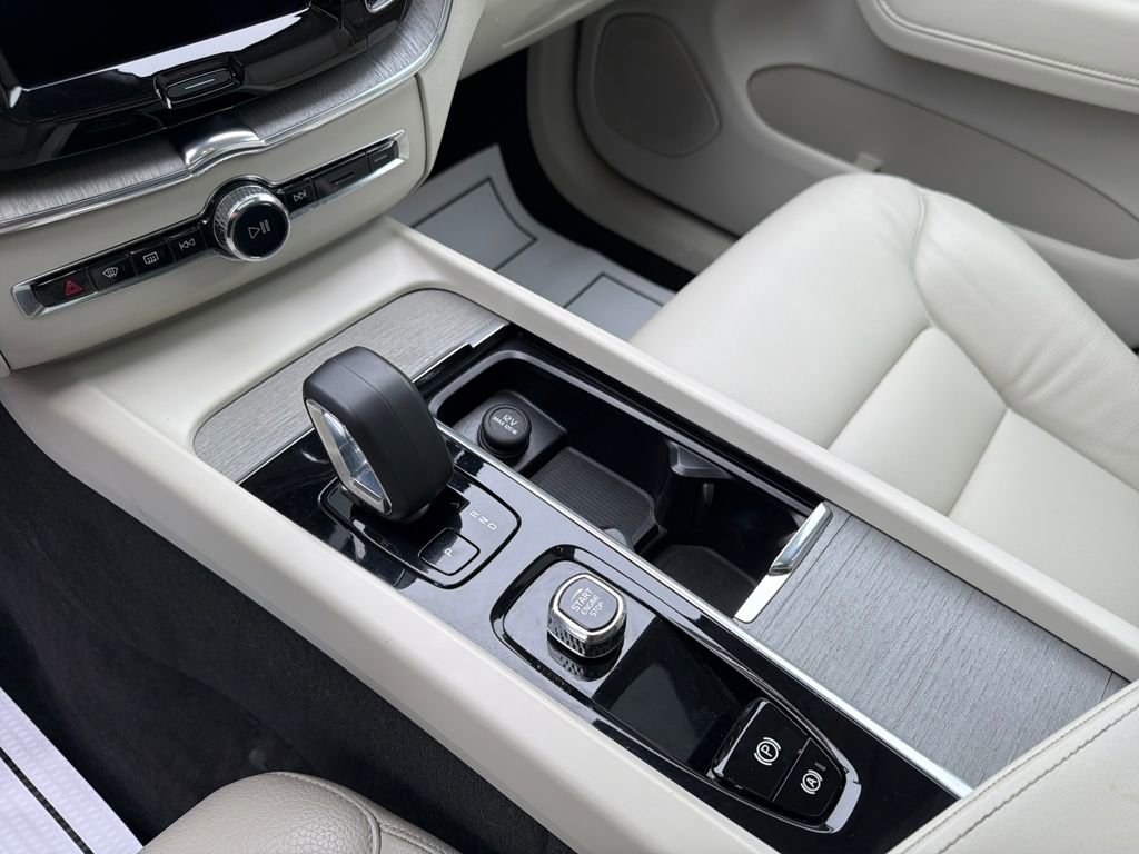 Used 2023 Volvo XC60 B5 Plus w/ Climate Package image 25
