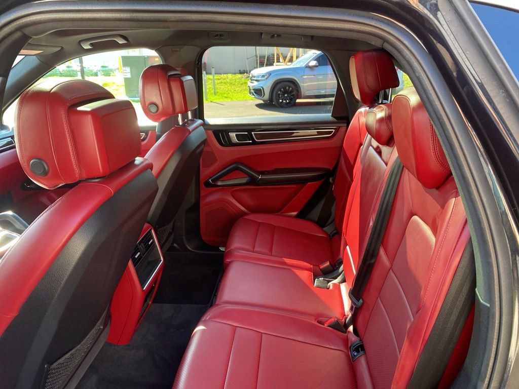 Used 2021 Porsche Cayenne image 28