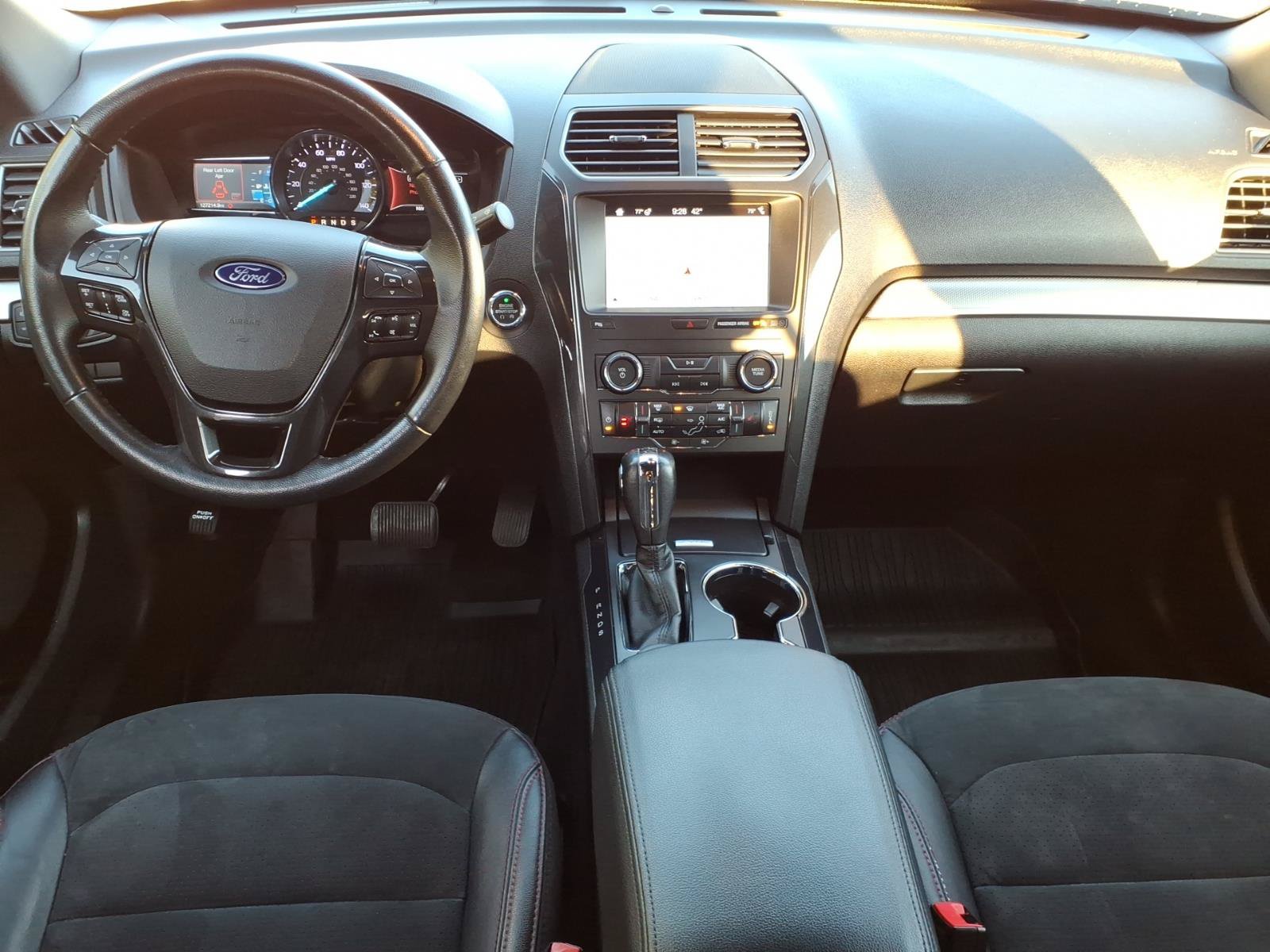 Used 2019 Ford Explorer XLT w/ Equipment Group 202A AWD/4WD image 14