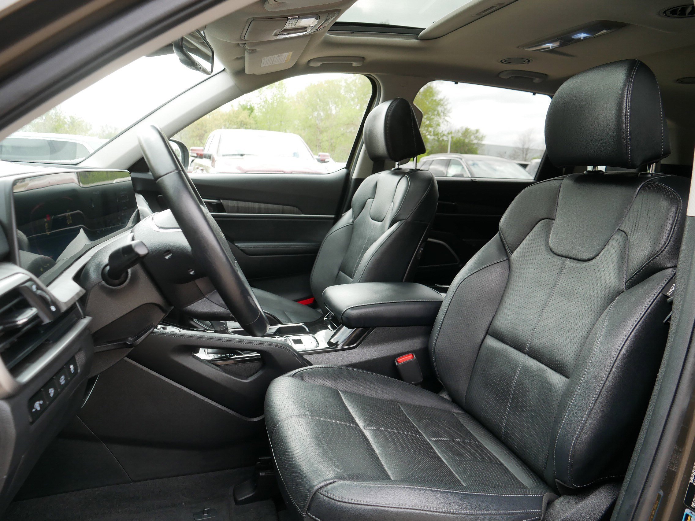 Used 2024 Kia Telluride EX w/ EX Captain's Chair Package AWD/4WD image 35