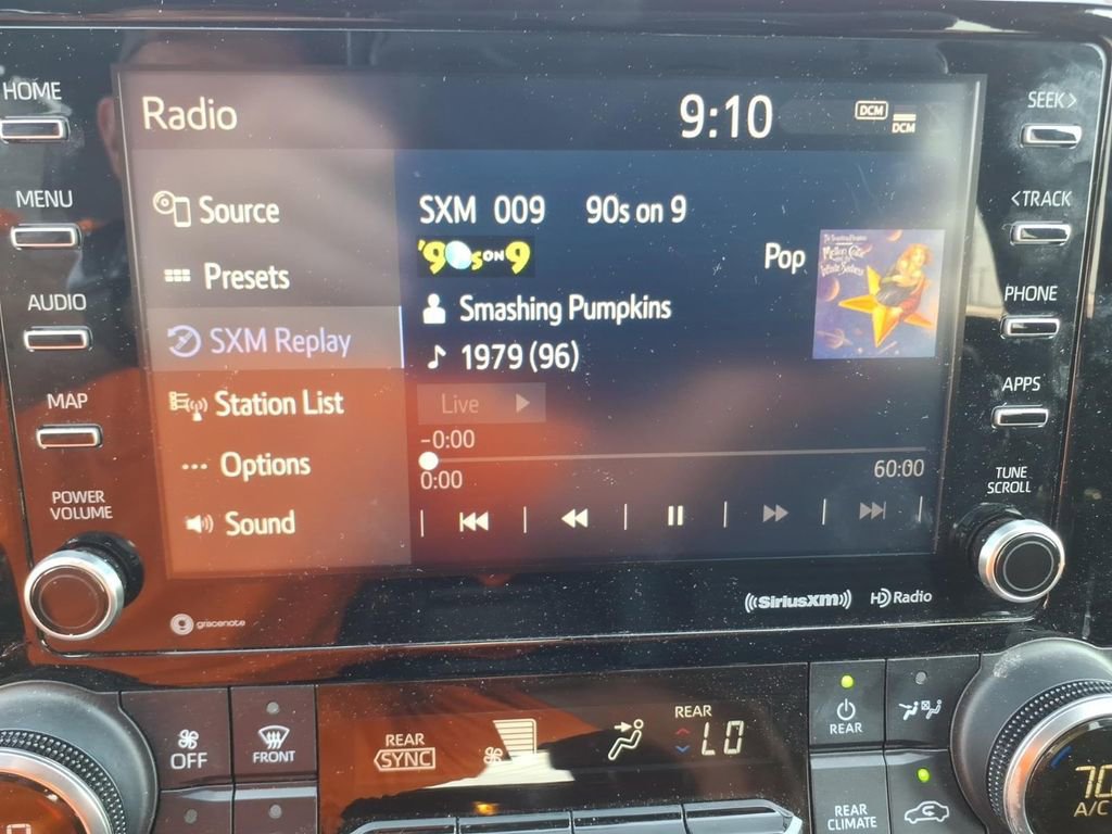 Used 2022 Toyota Highlander XSE image 25