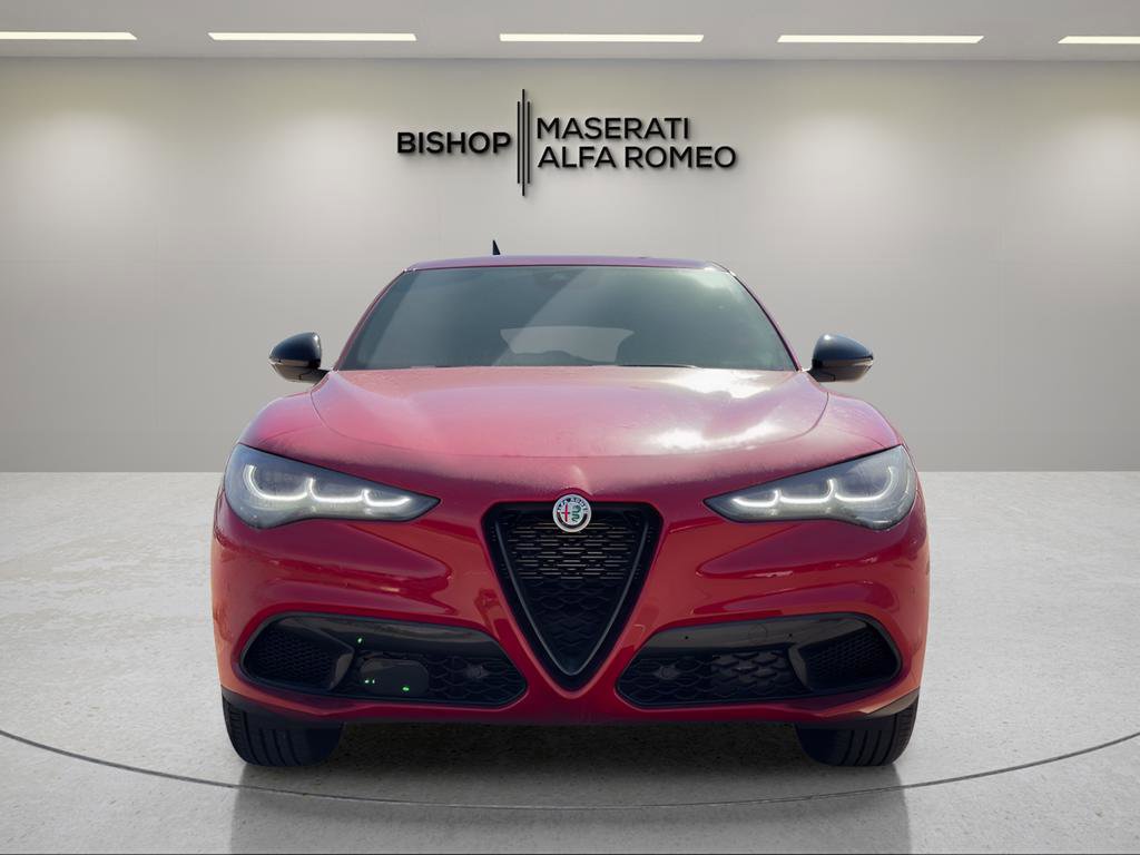 Used 2024 Alfa Romeo Stelvio Sprint image 3