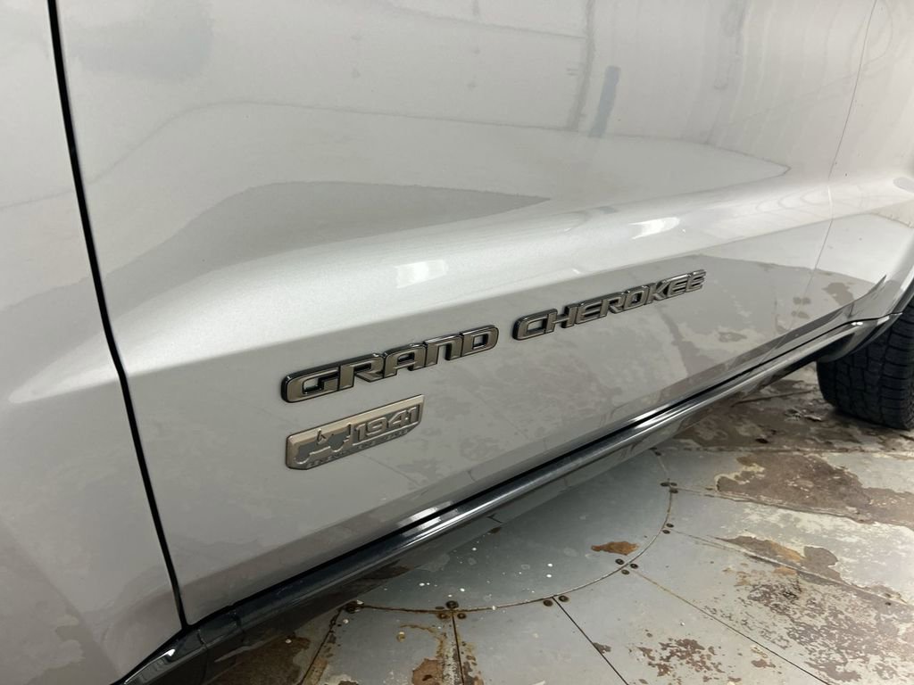 Used 2016 Jeep Grand Cherokee Limited 75th Anniversary image 26