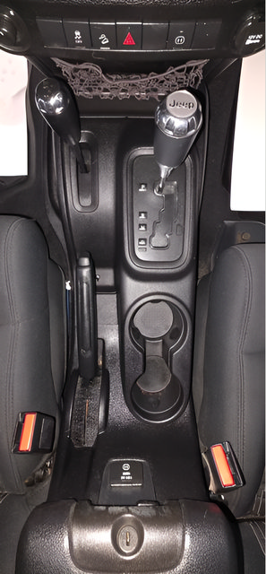 Used 2012 Jeep Wrangler Unlimited Sahara w/ Connectivity Group AWD/4WD image 19