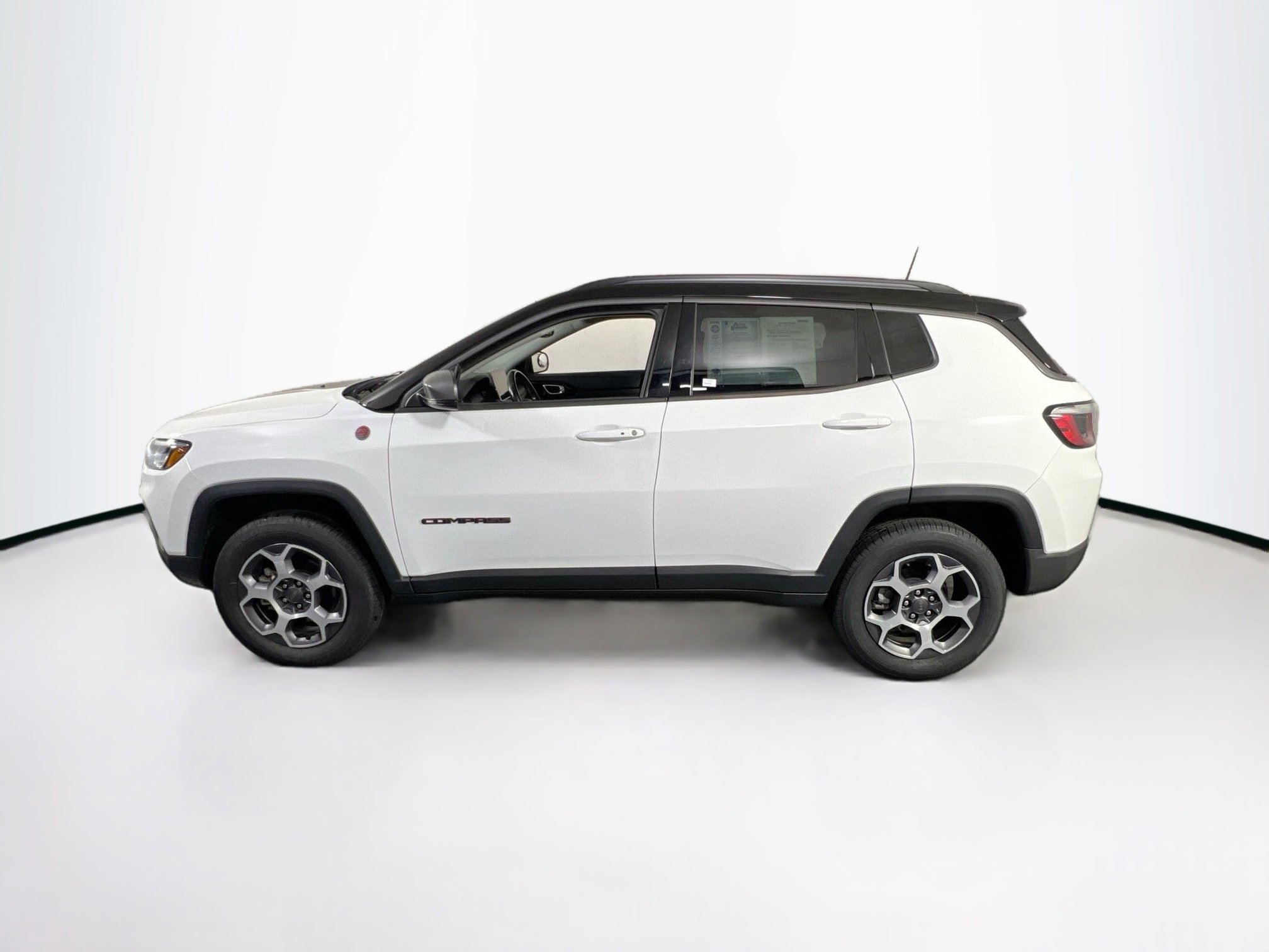 Used 2022 Jeep Compass Trailhawk w/ Trailhawk Convenience Group image 8