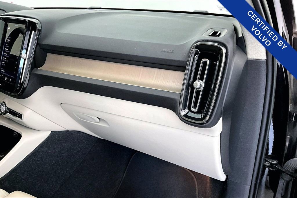 Used 2023 Volvo XC40 B5 Plus w/ Protection Package Premier image 22