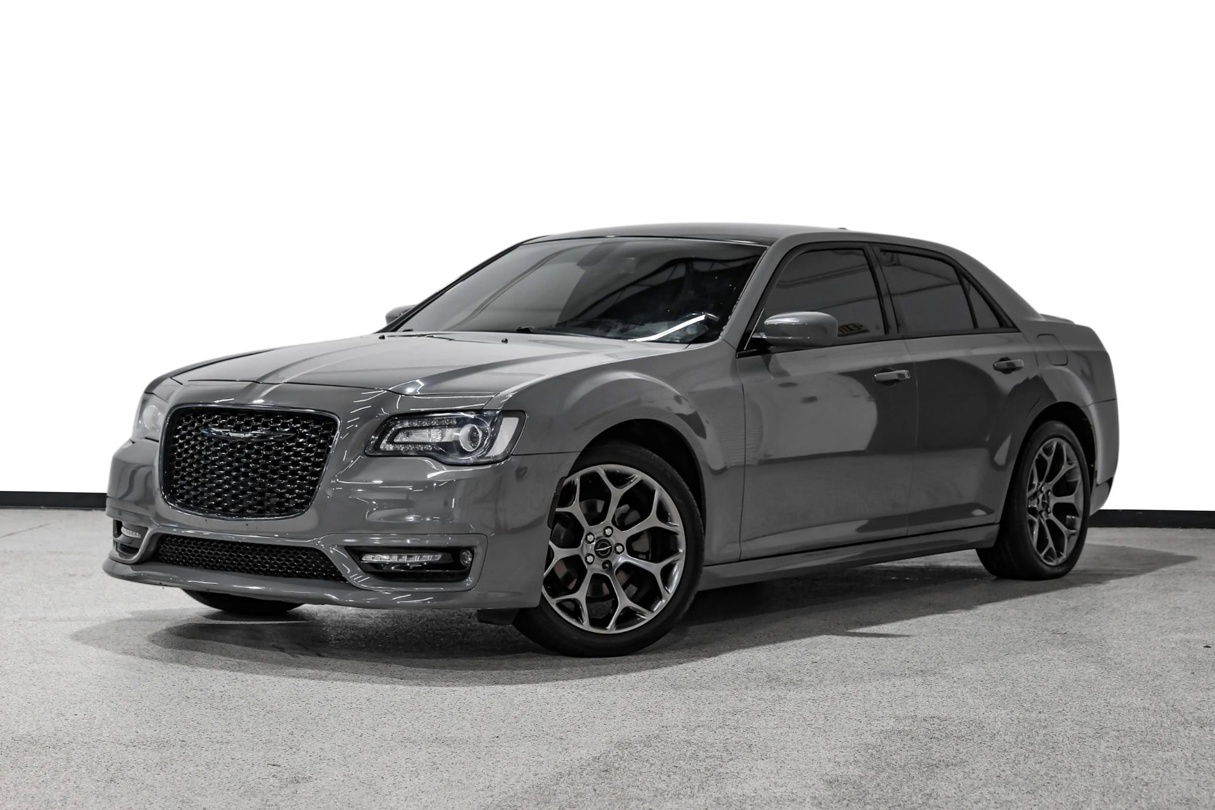 Used 2017 Chrysler 300 S w/ S Model Appearance Package RWD image 3