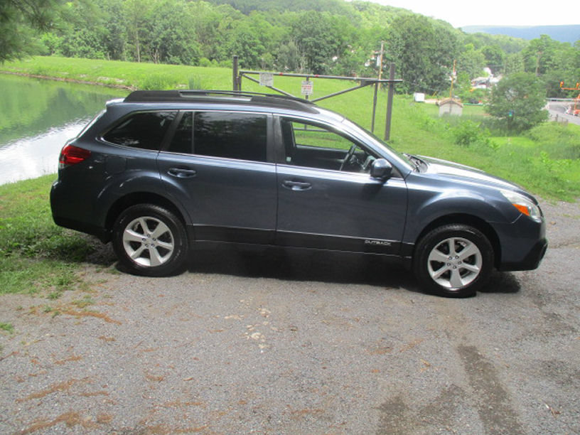 Used 2013 Subaru Outback 2.5i Premium w/ Popular Pkg 1A AWD/4WD image 4