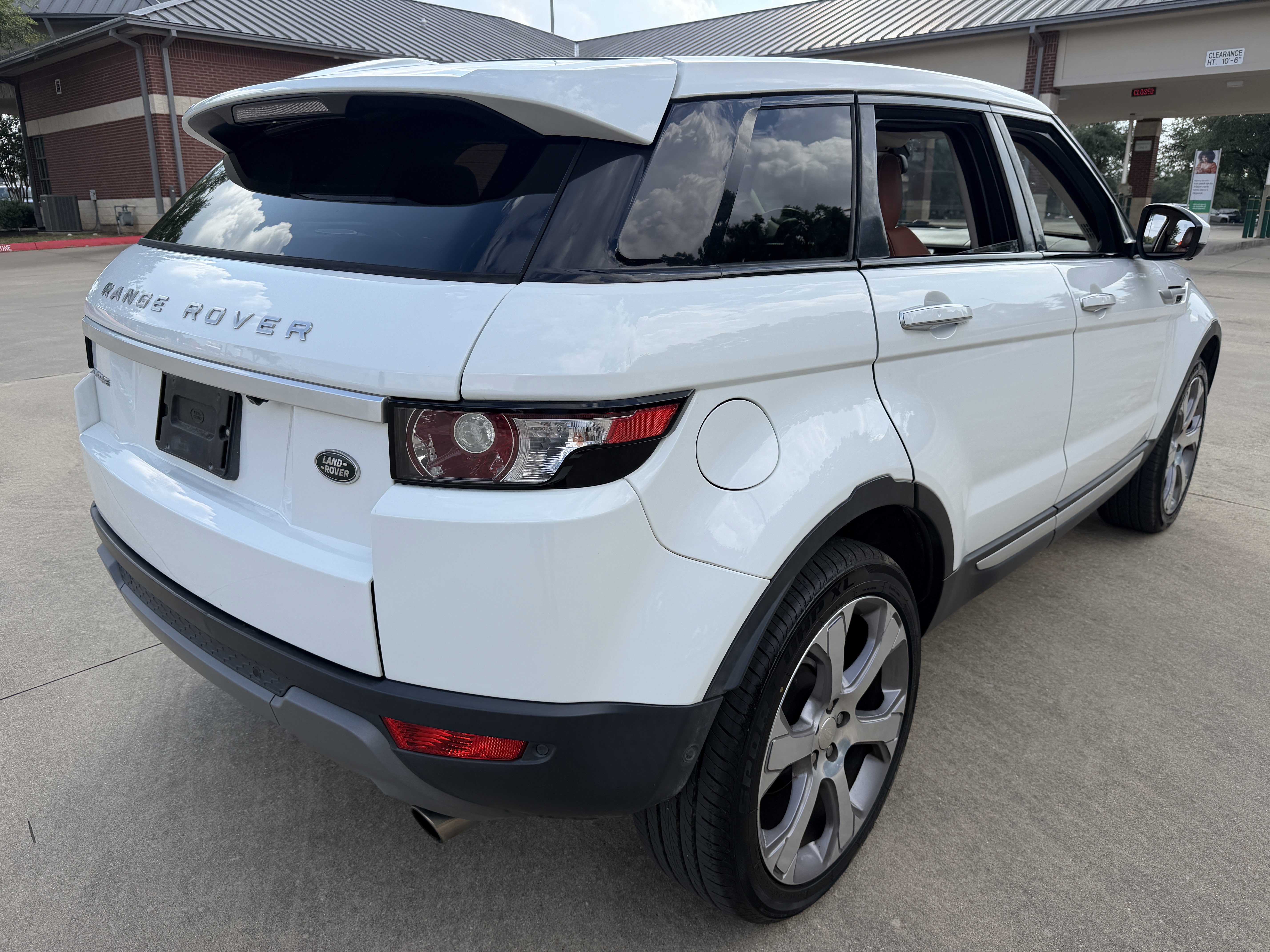 Used 2015 Land Rover Range Rover Evoque Prestige AWD/4WD image 7