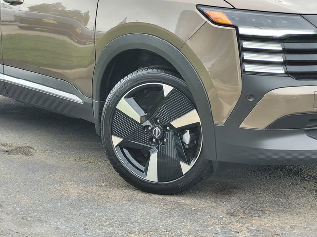 New 2026 Nissan Kicks SR w/ Cold Weather Package image 2