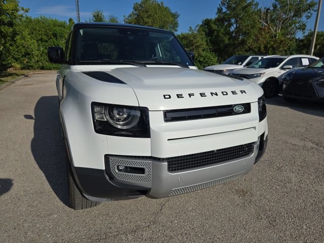Used 2025 Land Rover Defender 110 S AWD/4WD image 8