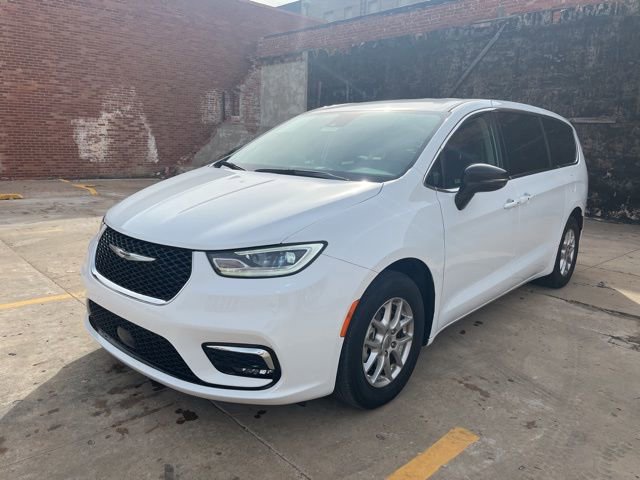 Used 2024 Chrysler Pacifica Touring-L