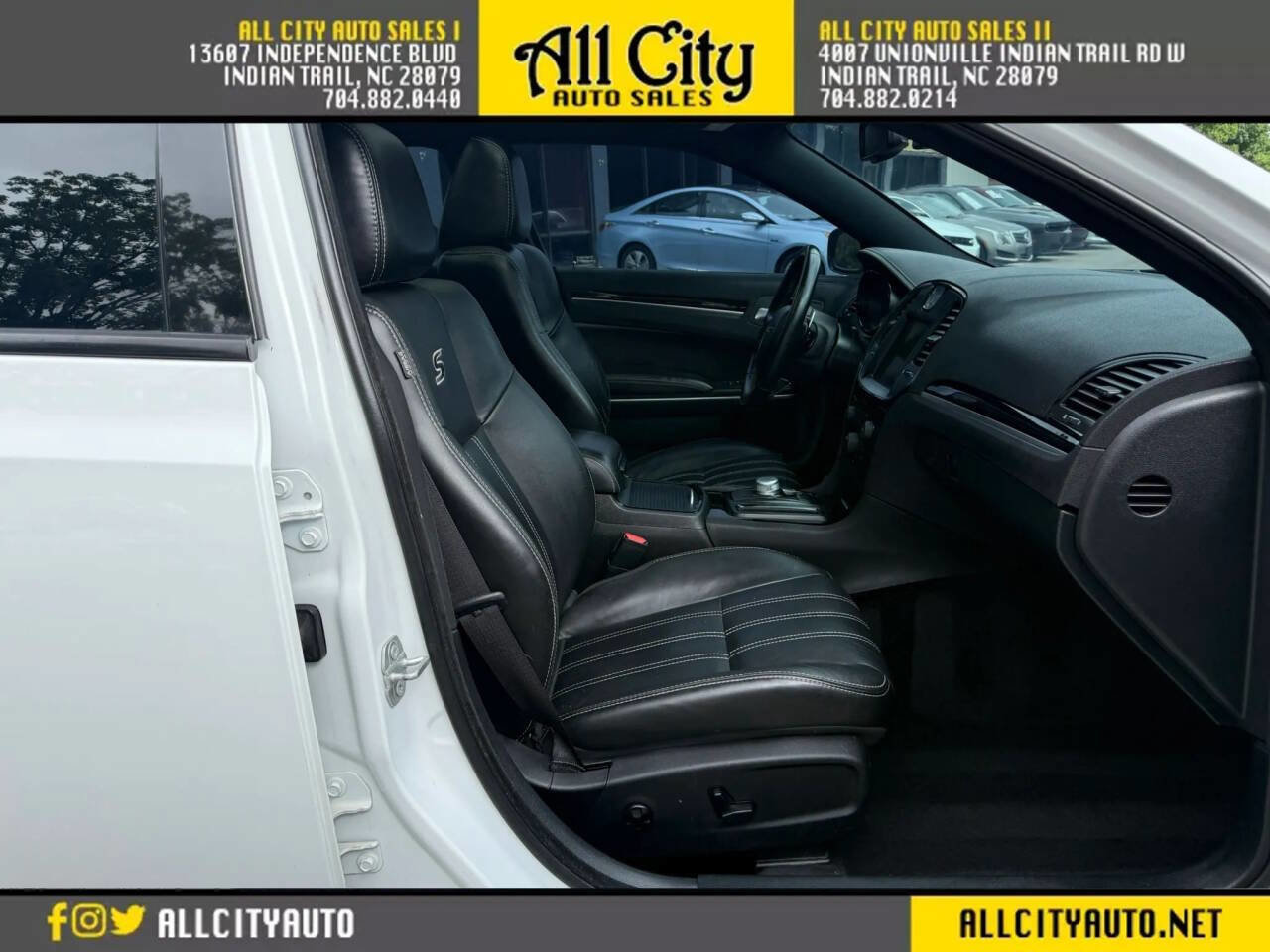 Used 2018 Chrysler 300 S w/ 300S Premium Group RWD image 12