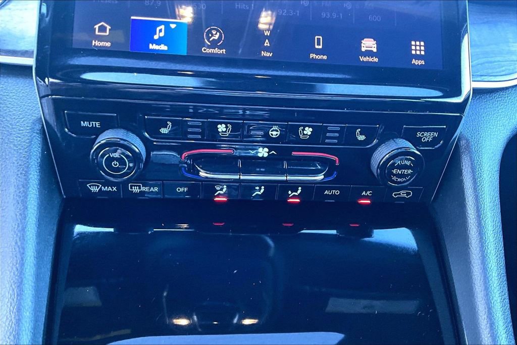 Used 2024 Jeep Grand Cherokee L Limited w/ Luxury Tech Group II image 32