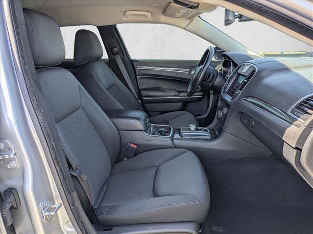 Used 2020 Chrysler 300 Touring w/ Chrome Appearance Package RWD image 19