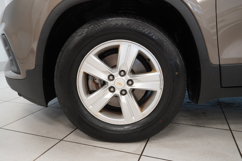Used 2020 Chevrolet Trax LT w/ Driver Confidence Package FWD image 15