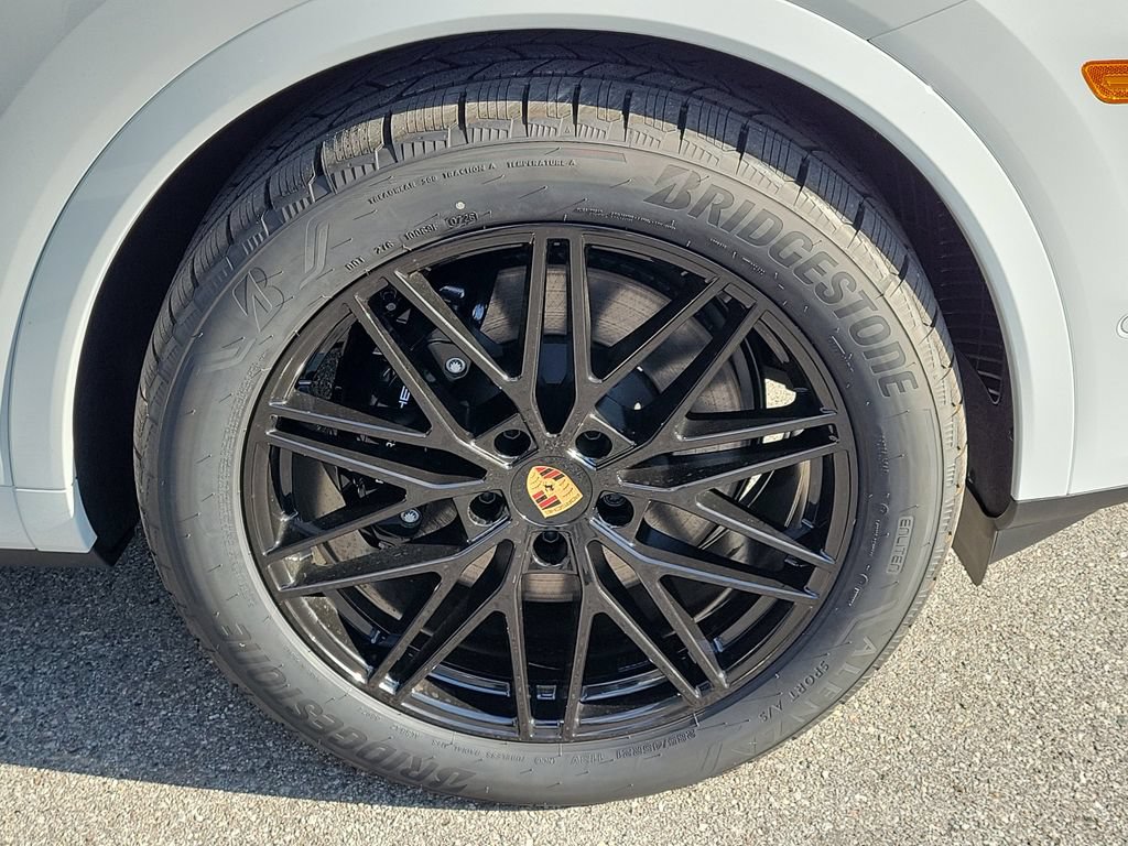 New 2026 Porsche Cayenne Coupe AWD/4WD image 13