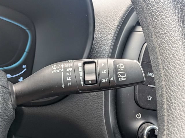 Used 2025 Kia Soul LX FWD image 30