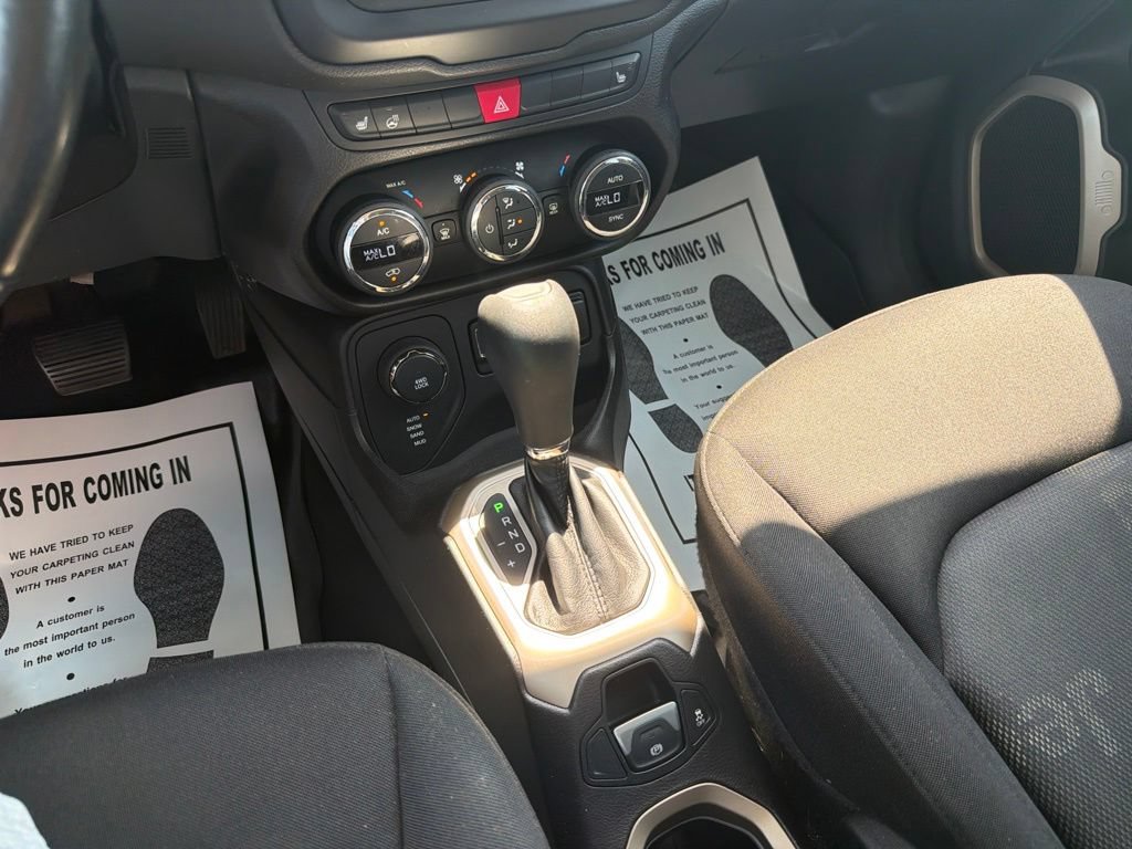 Used 2017 Jeep Renegade Latitude w/ Popular Equipment Group AWD/4WD image 32