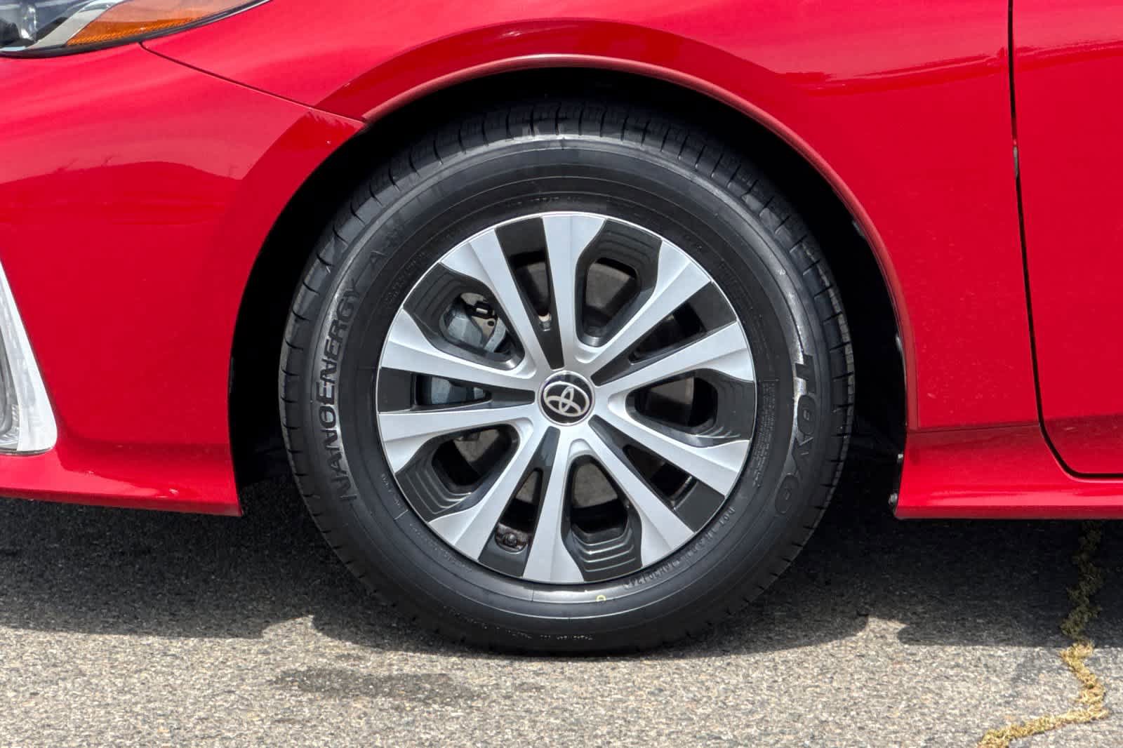 Used 2021 Toyota Prius Prime XLE FWD image 30
