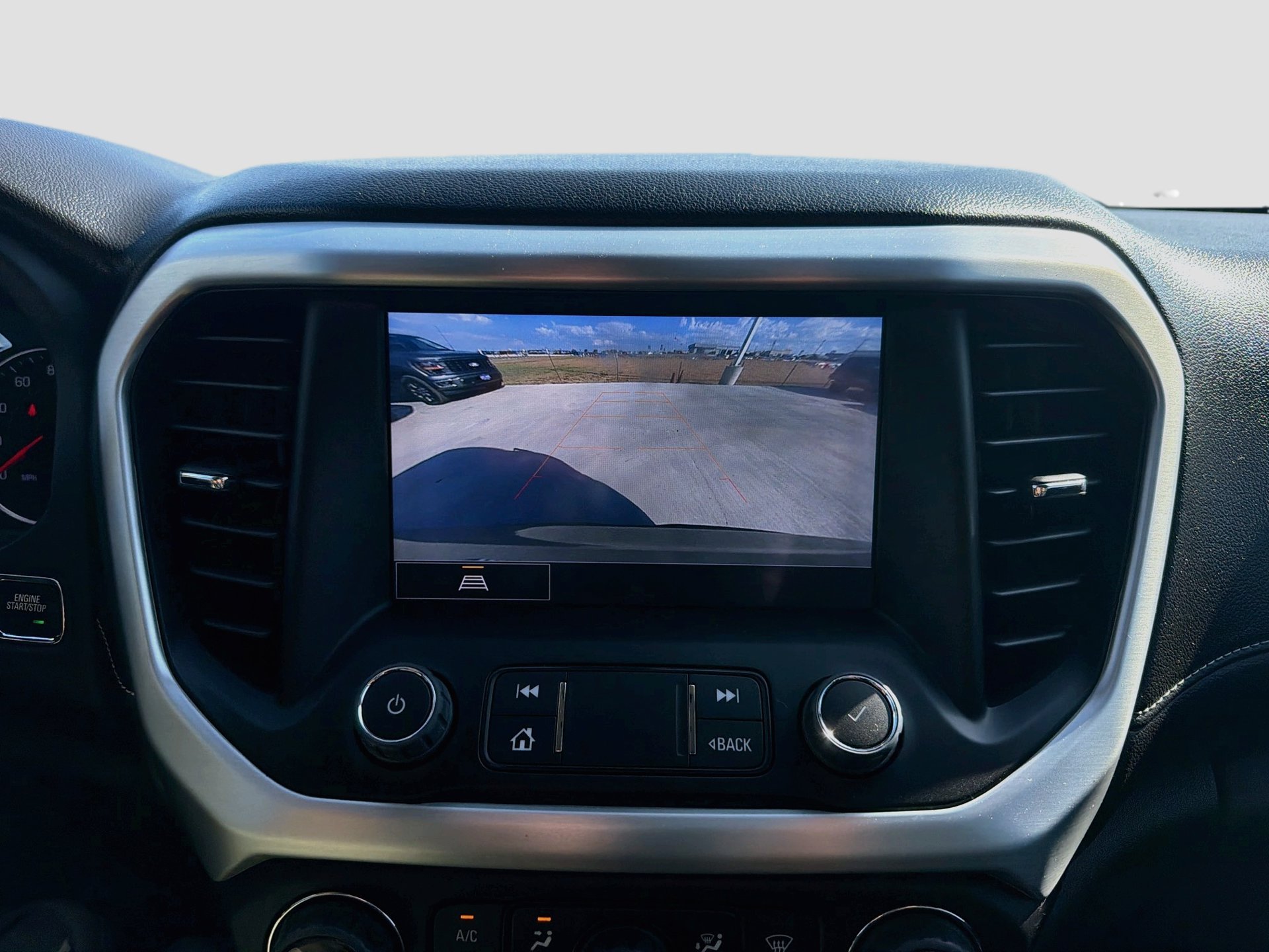 Used 2023 GMC Acadia SLT AWD/4WD image 17