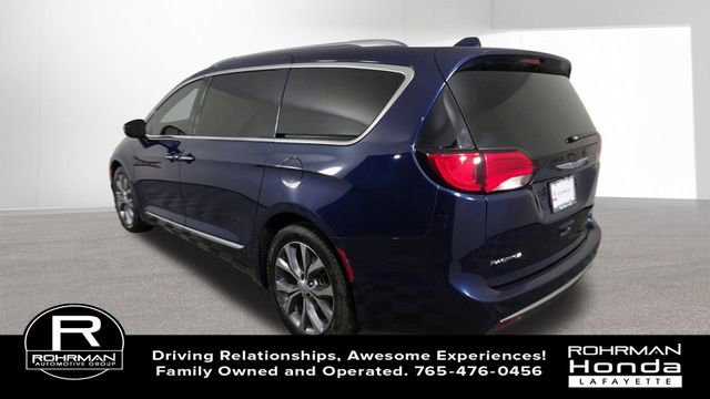 Used 2018 Chrysler Pacifica Limited w/ Tire & Wheel Group image 2